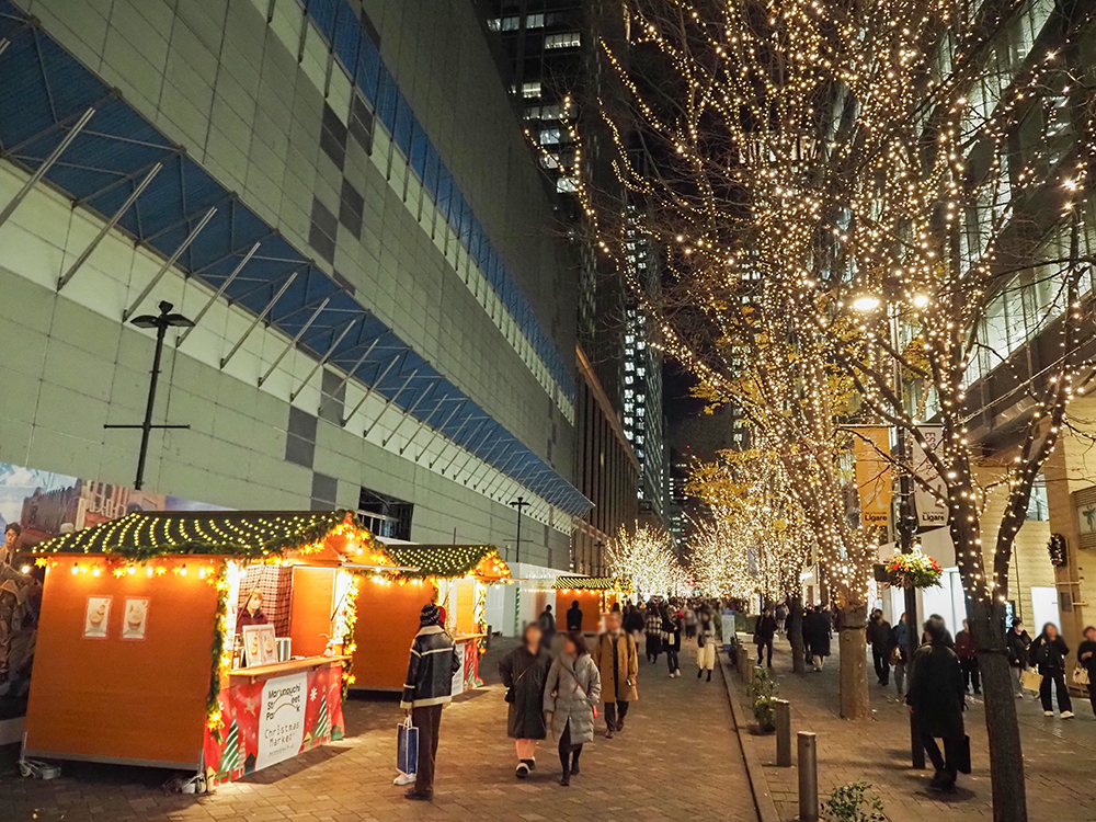 冬の“デッドスペース”を稼ぐ場所に変える。年末の仮設建築に隠された、驚きの不動産戦略とスマートな構築システム