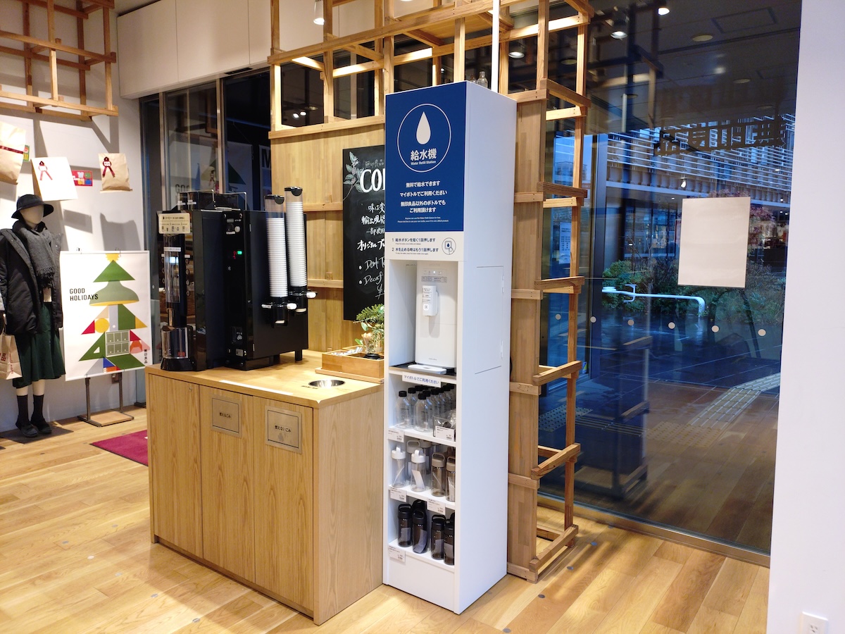 大崎駅前・蔦屋書店跡地を「無印良品」がアップデート。ガラス建築と一体化する店舗観察