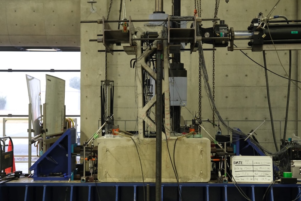 Structural loading test of a 3D printed wall panel at the University of Tokyo lab.