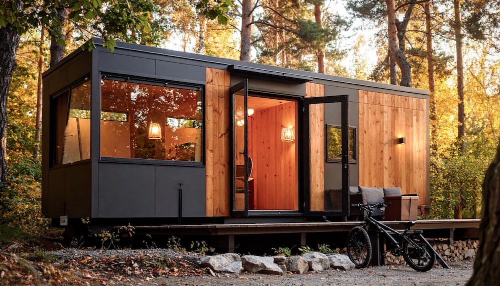 建築規制を突破するトレーラー型キャビン｜国立公園で最短6ヶ月開業を可能にする「動かせるホテル」とは